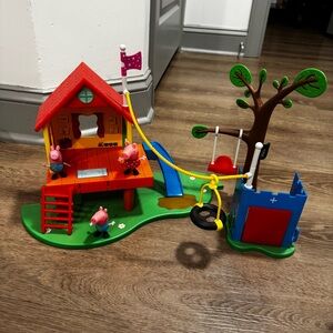 Peppa Pig Treehouse and George’s Fort Playset